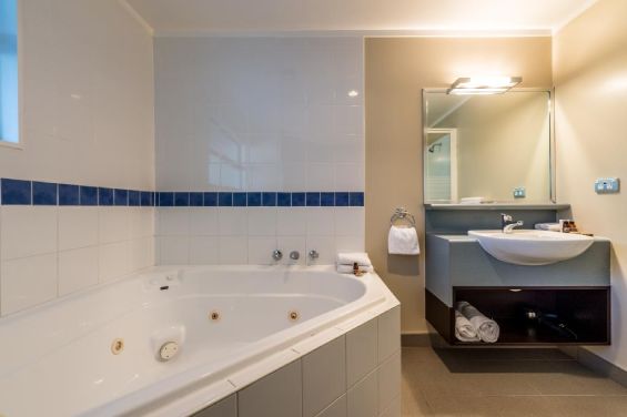 Spa Studio Lake View