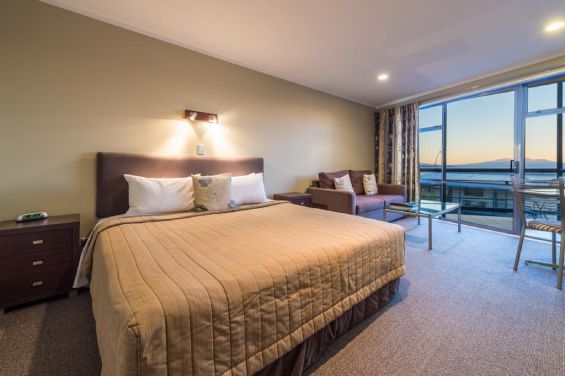 Premium Spa Studio with Lake View